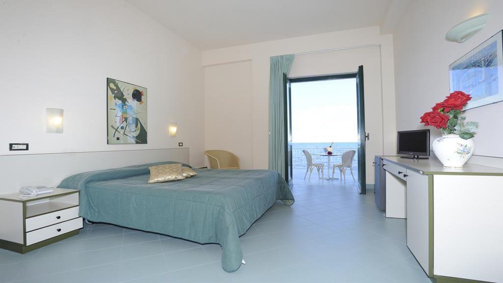 L'Approdo Di Angelino Hotell Pizzolungo Exteriör bild
