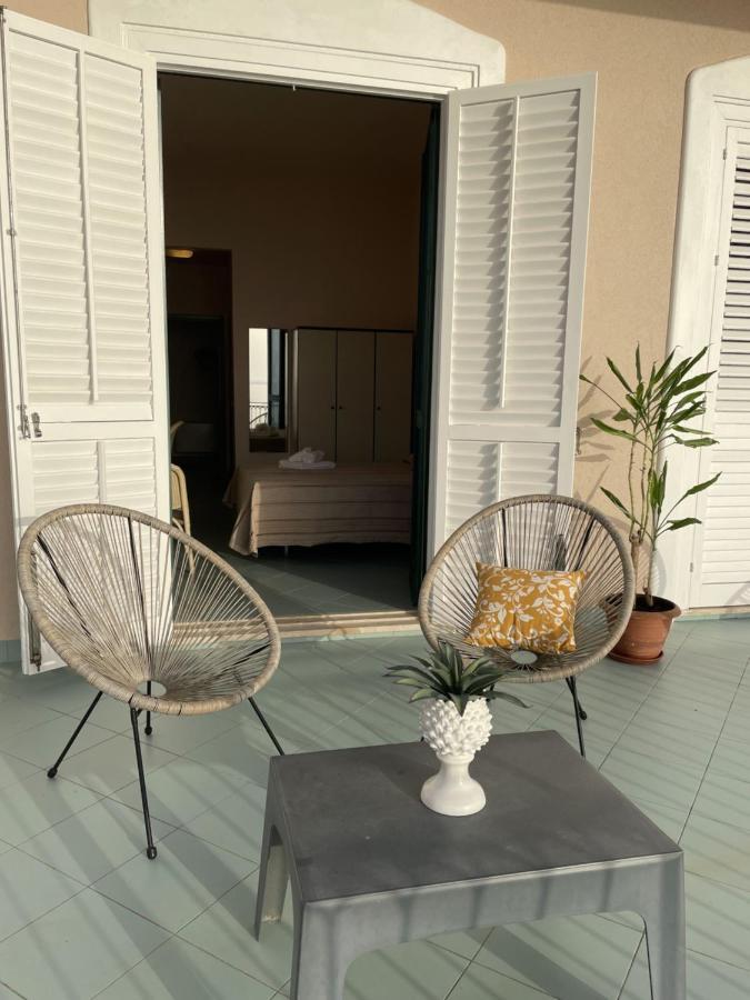 L'Approdo Di Angelino Hotell Pizzolungo Exteriör bild