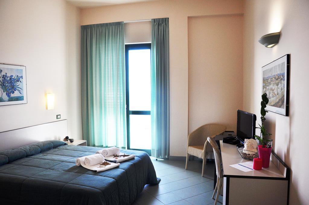 L'Approdo Di Angelino Hotell Pizzolungo Exteriör bild