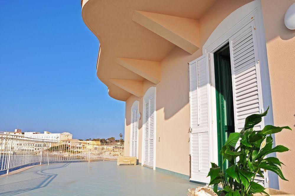 L'Approdo Di Angelino Hotell Pizzolungo Exteriör bild