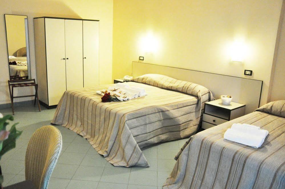 L'Approdo Di Angelino Hotell Pizzolungo Exteriör bild